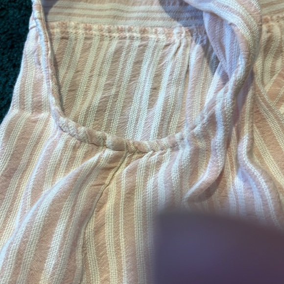 One clothing top - Picture 5 of 6